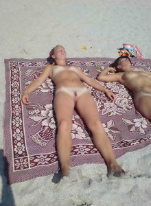 Two hot teens take sunbath