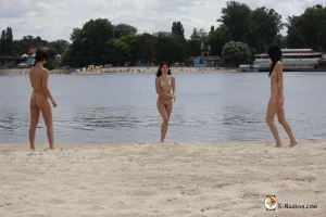 04-three-amazing-nudists