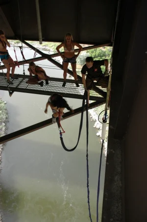 09-babes-bungee-jumping
