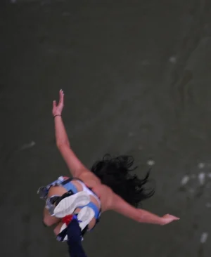 11-babes-bungee-jumping