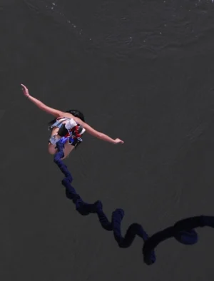 12-babes-bungee-jumping