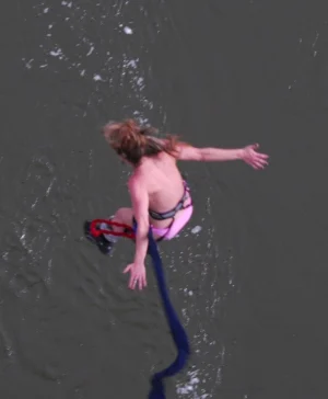 20-babes-bungee-jumping