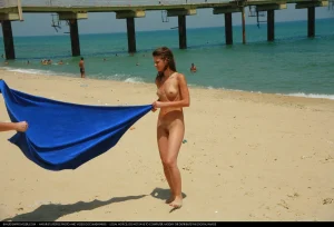 09-two-amazing-naturist-girls