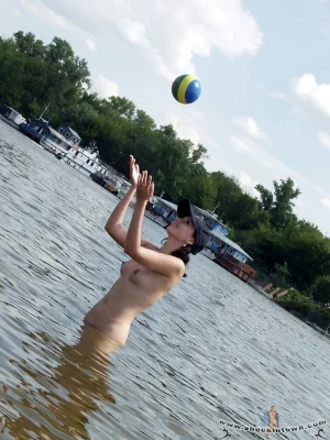 12-amazing-nude-babe