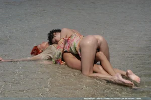 14-patient-girlsfriends-laying-by-the-water