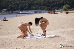 04-three-charming-nudists