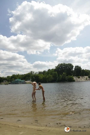 12-some-nudists-girls-love-snake