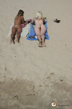 12-naked-teens-rest-on-the-beach