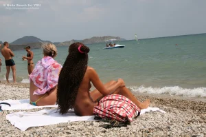 06-candid-sexy-babes-from-nude-beach