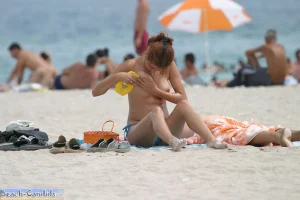 03-girl-prefers-taking-sunbathes-topless