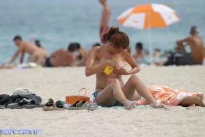 06-girl-prefers-taking-sunbathes-topless