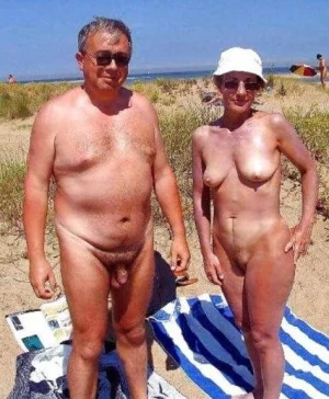 05-nudist-couples
