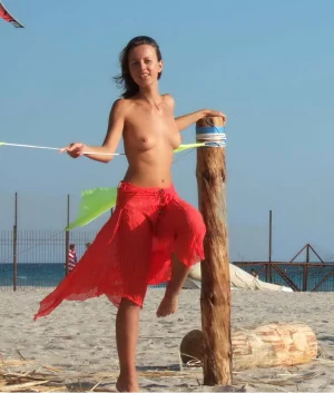 12-topless-hot-chicks