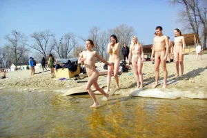 05-real-nudist-life-2