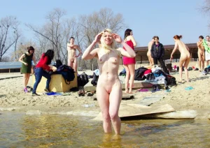 08-real-nudist-life-2