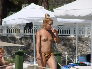 11-real-nudist-life-2