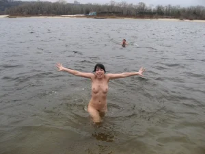 03-beautiful-sexy-nudists