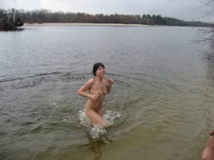 05-beautiful-sexy-nudists