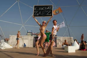 02-erotic-topless-chicks