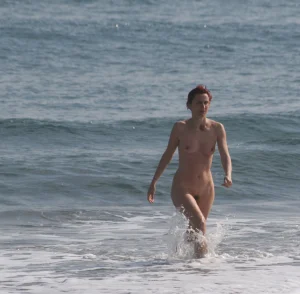 02-charming-nudist-couple