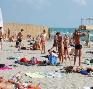 01-amazing-topless-gf