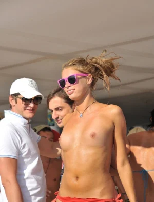 07-amazing-nudists-on-party