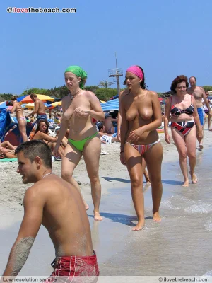 05-topless-sweet-boobed-babes