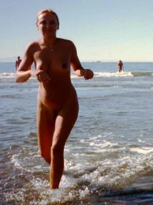 04-sexy-nudists-women