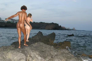 06-nudist-beaches-shoots