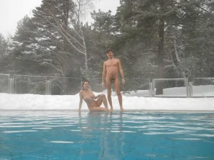 05-finnish-nudist-festival