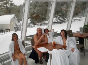 08-finnish-nudist-festival