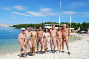 12-wonderful-nudists-trip