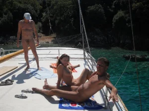 14-wonderful-nudists-trip