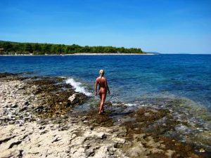 06-lovely-babes-dont-hide-anything