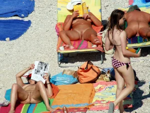 02-naked-babes-on-the-sun-beach