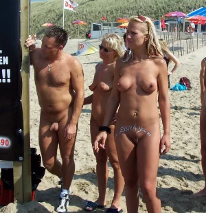 03-naked-babes-on-the-sun-beach