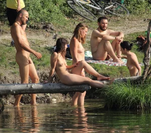 11-naked-babes-on-the-sun-beach