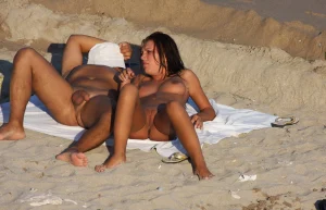 14-naked-babes-on-the-sun-beach