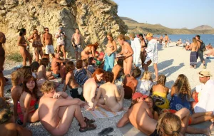 01-great-party-on-the-beach
