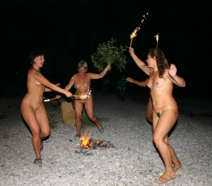 02-great-party-on-the-beach