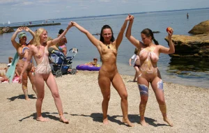 15-great-party-on-the-beach