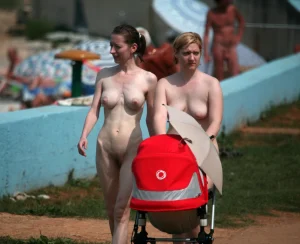 06-lovely-naked-chicks