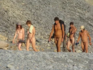 15-lovely-naked-chicks