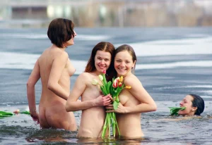 16-lovely-naked-chicks