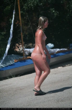 05-nude-chick-taking-a-shower-on-the-beach