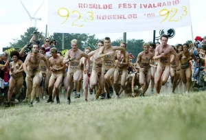 02-nudist-festival-in-london