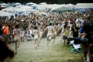 06-nudist-festival-in-london