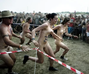 16-nudist-festival-in-london