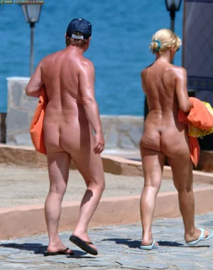 09-mommas-are-nudists